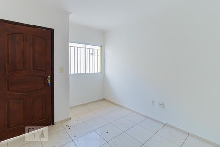 Sala de casa de condomínio para alugar com 2 quartos, 60m² em Vila Ré, São Paulo