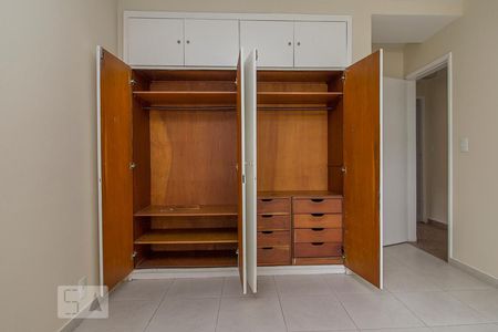 Quarto 1 - Detalhe armários de apartamento à venda com 2 quartos, 70m² em Água Branca, São Paulo