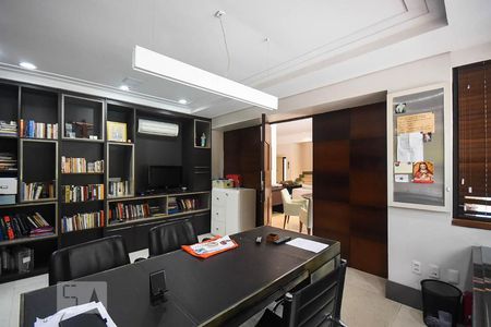 Escritório de casa à venda com 4 quartos, 920m² em Jardim Guedala, São Paulo