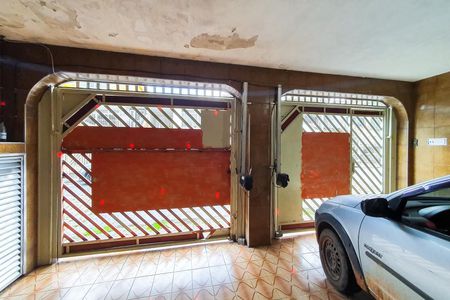 Garagem de casa para alugar com 3 quartos, 140m² em Jardim Patente Novo, São Paulo