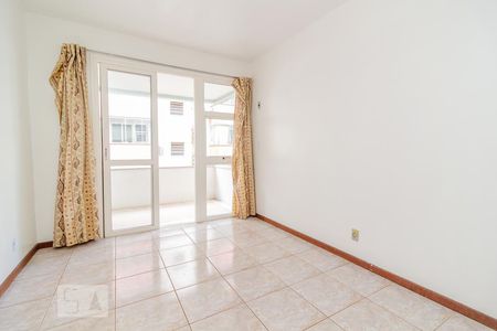 Sala de apartamento para alugar com 3 quartos, 82m² em Cavalhada, Porto Alegre