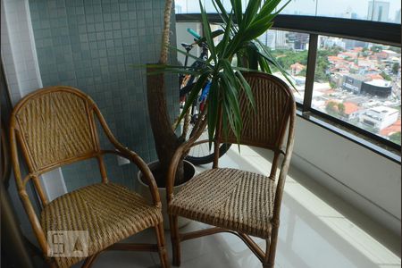 Sala com varanda de apartamento para alugar com 3 quartos, 89m² em Caminho das Árvores, Salvador