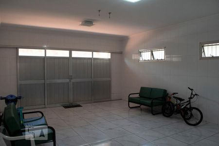 Casa à venda com 302m², 3 quartos e 6 vagas Casa à venda com 302m², 3 quartos e 6 vagasGARAGEM