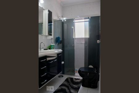 Casa à venda com 302m², 3 quartos e 6 vagas Casa à venda com 302m², 3 quartos e 6 vagasBANHEIRO