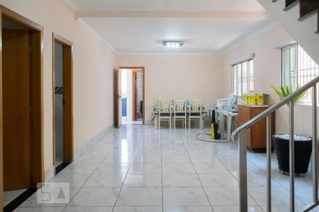 Casa à venda com 302m², 3 quartos e 6 vagas Casa à venda com 302m², 3 quartos e 6 vagasSALÃO INFERIOR