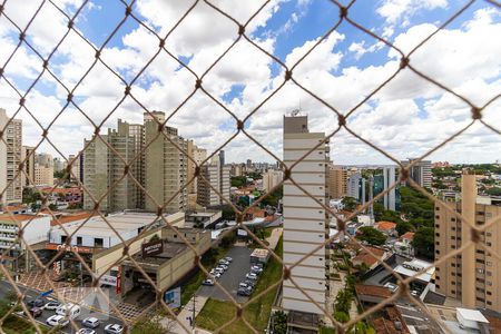 Vista da suíte de apartamento para alugar com 3 quartos, 118m² em Centro, Campinas