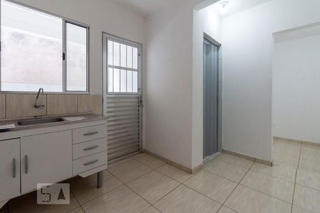 Cozinha de casa para alugar com 1 quarto, 35m² em Jardim Aurora (zona Leste), São Paulo