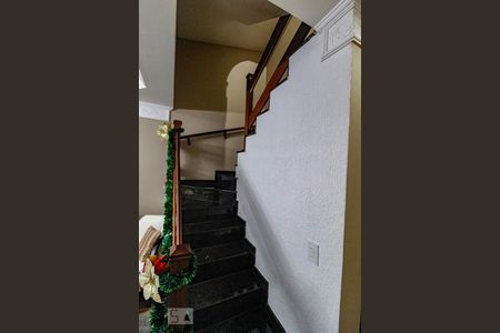 Escada de casa à venda com 3 quartos, 200m² em Jardim Zaira, Guarulhos