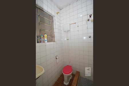 Banheiro de kitnet/studio para alugar com 1 quarto, 70m² em Marechal Hermes, Rio de Janeiro