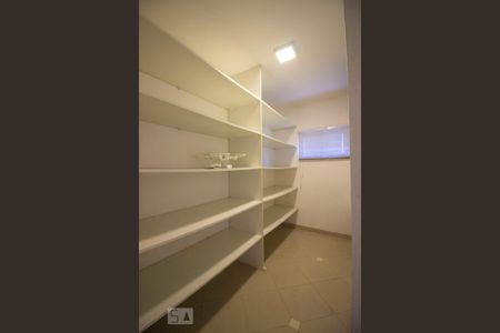 Closet da suíte 3 de casa à venda com 8 quartos, 1140m² em Vivenda, Jundiaí