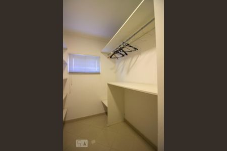 Closet da suíte 3 de casa à venda com 8 quartos, 1140m² em Vivenda, Jundiaí