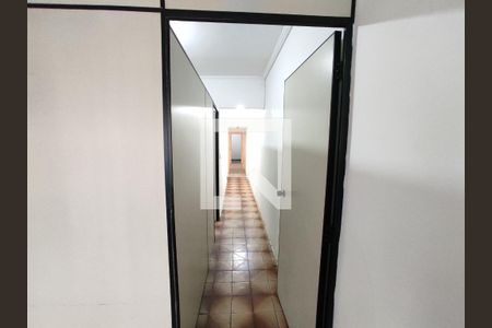 Corredor de casa para alugar com 3 quartos, 109m² em Vila Romana, São Paulo
