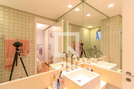 Apartamento à venda com 160m², 3 quartos e 2 vagas Apartamento à venda com 160m², 3 quartos e 2 vagasBanheiro da Suíte 1