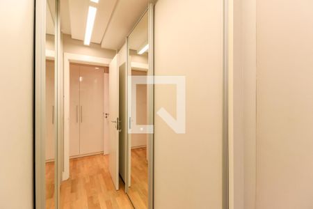 Apartamento à venda com 160m², 3 quartos e 2 vagas Apartamento à venda com 160m², 3 quartos e 2 vagasCloset da Suíte 3