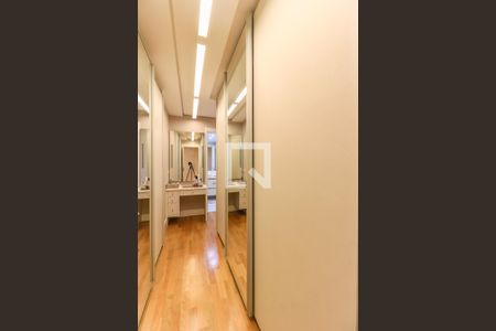 Apartamento à venda com 160m², 3 quartos e 2 vagas Apartamento à venda com 160m², 3 quartos e 2 vagasCloset da Suíte 3