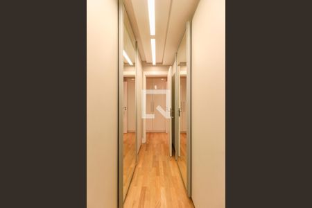 Apartamento à venda com 160m², 3 quartos e 2 vagas Apartamento à venda com 160m², 3 quartos e 2 vagasCloset da Suíte 3