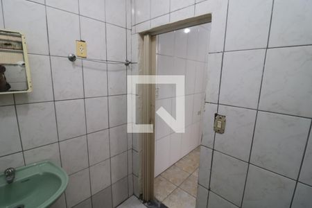 Banheiro de casa para alugar com 1 quarto, 35m² em Jardim Itápolis, São Paulo