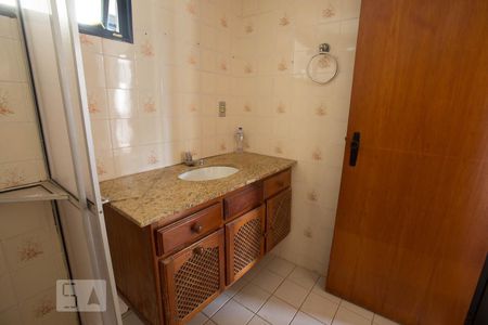 Banheiro social de apartamento para alugar com 3 quartos, 75m² em Presidente Médici, Ribeirão Preto