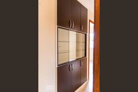 Corredor de apartamento para alugar com 3 quartos, 85m² em Itapoã, Belo Horizonte