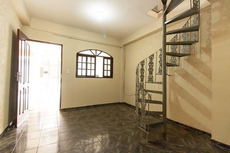 Sala de casa para alugar com 2 quartos, 150m² em Conjunto Residencial José Bonifácio, São Paulo