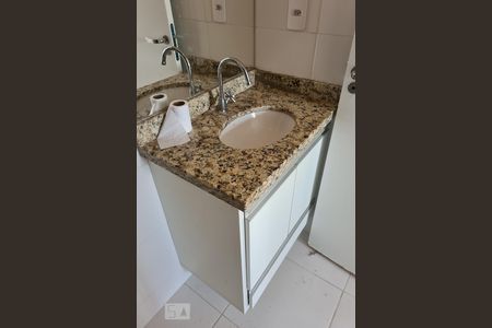 Apartamento para alugar com 55m², 2 quartos e 1 vaga Apartamento para alugar com 55m², 2 quartos e 1 vagaDetalhe Banheiro