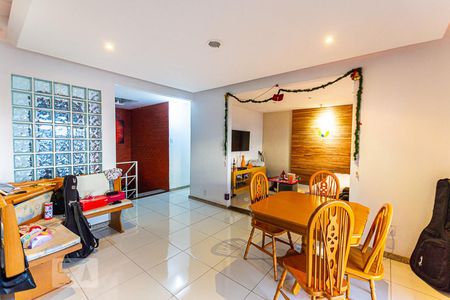 Sala de casa à venda com 3 quartos, 212m² em Santa Rosa, Niterói