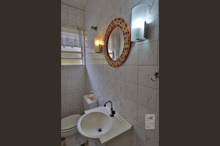 Lavabo de casa para alugar com 3 quartos, 220m² em Alto de Pinheiros, São Paulo