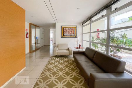 Hall de entrada de apartamento à venda com 3 quartos, 90m² em Sumaré, São Paulo