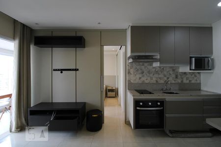 Sala/Cozinha de apartamento para alugar com 1 quarto, 42m² em Cidade Monções, São Paulo