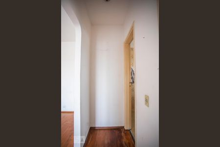 Corredor - Quarto de apartamento para alugar com 1 quarto, 45m² em Vila Guarani, São Paulo