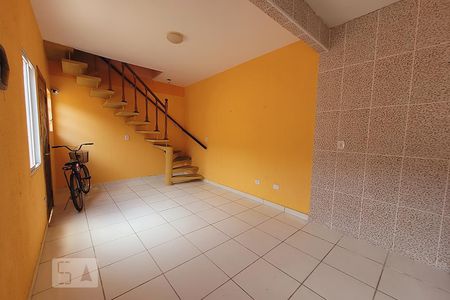 Sala de casa para alugar com 1 quarto, 60m² em Nova Mirim, Praia Grande