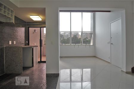 Sala e cozinha de apartamento para alugar com 1 quarto, 87m² em Paraíso do Morumbi, São Paulo