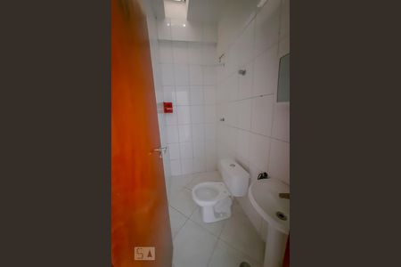 Banheiro de apartamento para alugar com 1 quarto, 28m² em Vila Paulo Silas, São Paulo