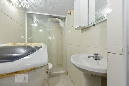 Banheiro de kitnet/studio para alugar com 1 quarto, 40m² em Copacabana, Rio de Janeiro