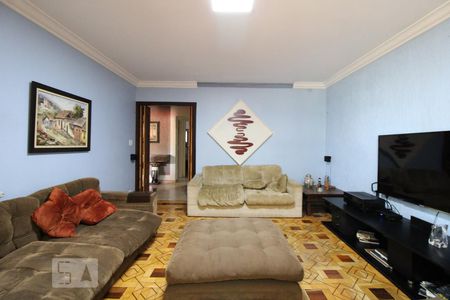 Casa à venda com 210m², 3 quartos e 3 vagasSala