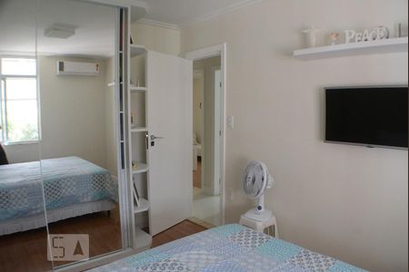 Quarto 1 com banheiro de apartamento para alugar com 3 quartos, 93m² em Imbuí, Salvador