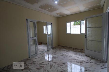 Casa para alugar com 180m², 2 quartos e 2 vagasSala