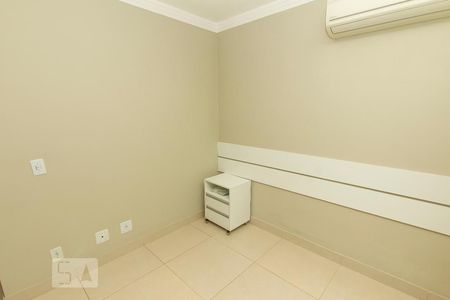 Quarto de apartamento para alugar com 1 quarto, 80m² em Passo da Areia, Porto Alegre