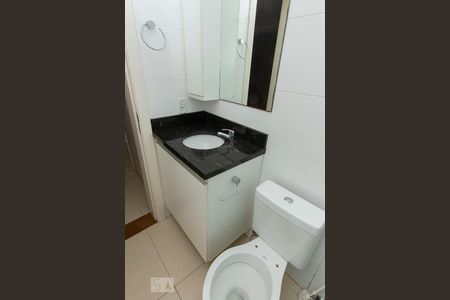 Banheiro de apartamento para alugar com 1 quarto, 80m² em Passo da Areia, Porto Alegre