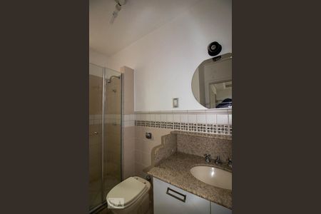 Banheiro de apartamento à venda com 1 quarto, 51m² em Petrópolis, Porto Alegre