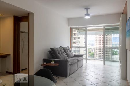 Sala de apartamento para alugar com 1 quarto, 66m² em Barra da Tijuca, Rio de Janeiro