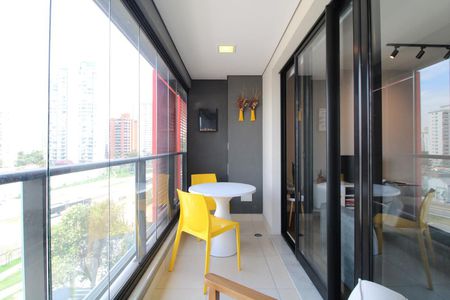 Varanda de kitnet/studio à venda com 1 quarto, 38m² em Campo Belo, São Paulo