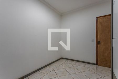 Quarto 1 de casa para alugar com 2 quartos, 94m² em Sarandi, Porto Alegre