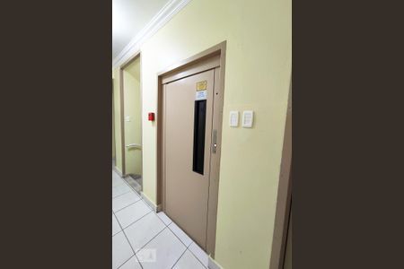 Apartamento à venda com 106m², 3 quartos e sem vaga Apartamento à venda com 106m², 3 quartos e sem vagaElevador