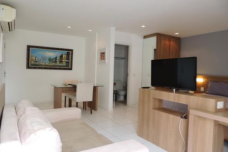 Sala/Quarto de apartamento para alugar com 2 quartos, 70m² em Jacarepaguá, Rio de Janeiro