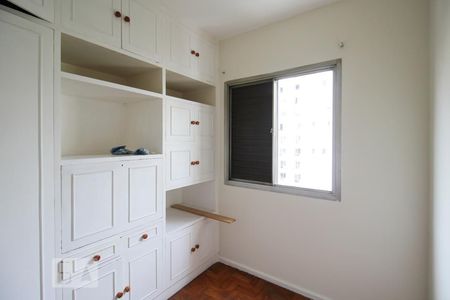 Quarto 1  de apartamento para alugar com 2 quartos, 44m² em Vila Uberabinha, São Paulo