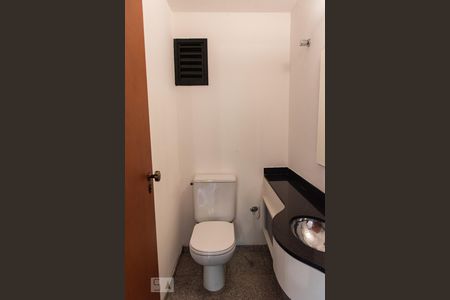 Lavabo de apartamento para alugar com 4 quartos, 135m² em Vila Mariana, São Paulo