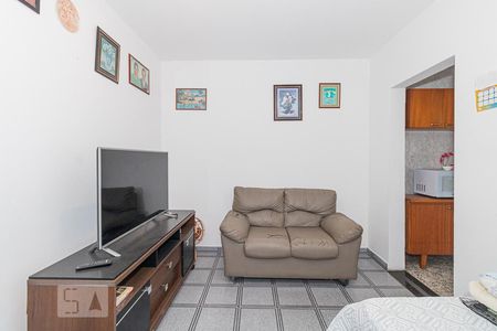 Sala de casa para alugar com 1 quarto, 40m² em Parque Edu Chaves, São Paulo