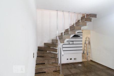 Escada  de casa para alugar com 3 quartos, 120m² em Cambuci, São Paulo