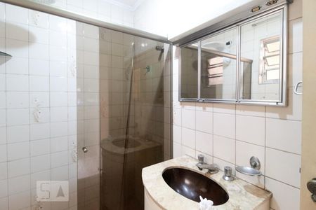Banheiro do primeiro piso de casa para alugar com 3 quartos, 120m² em Cambuci, São Paulo